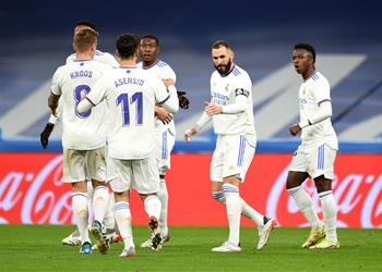 بنزيما وفينيسوس يقودان ريال مدريد لريمونتادا قاتلة أمام إشبيلية والحفاظ على صدارة الليجا