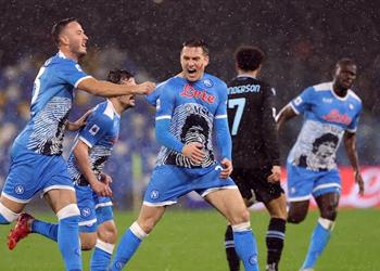 فيديو في ليلة تكريم مارادونا نابولي يهزم لاتسيو برباعية وينفرد بصدارة الدوري الإيطالي