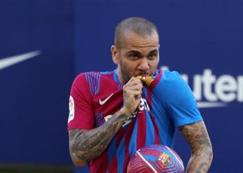 موندو ديبورتيفو تكشف موعد أول ظهور لـ داني ألفيش بقميص برشلونة بعد عودته