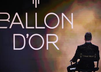حفل الكرة الذهبية 2021 ميسي يخطف الكرة الذهبية من ليفاندوفسكي ومركز صادم لـ محمد صلاح