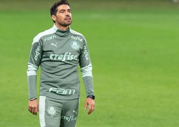 منافس الأهلي المحتمل مدرب بالميراس يرفض عرض ا مغري ا من الدوري السعودي