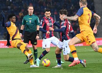 فيديو بولونيا يهزم روما ويوقف انتصاراته في الدوري الإيطالي