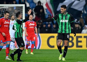 فيديو نابولي يسقط في فخ ساسولو بمباراة مثيرة وميلان يقهر جنوى بثلاثية