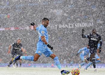 بعد توقف محادثات تجديده ناد فرنسي يراقب مستقبل رياض محرز مع مانشستر سيتي