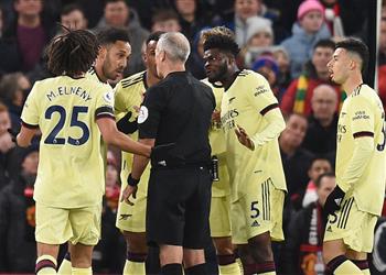 تعرف على تقييم محمد النني في مباراة مانشستر يونايتد وآرسنال