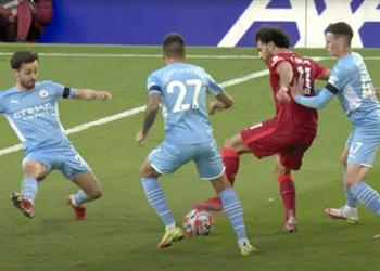 جوارديولا يكشف سبب تفضيله برناردو سيلفا عن محمد صلاح كأفضل لاعب في الدوري الإنجليزي