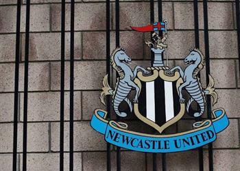 نيوكاسل ينافس برشلونة على صفقة هجومية في يناير