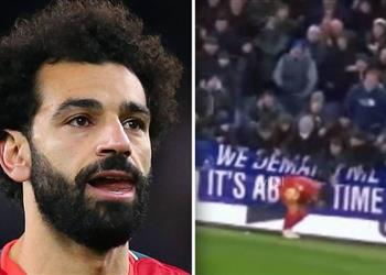 فيديو جماهير إيفرتون حاولت ضرب محمد صلاح في مباراة ليفربول