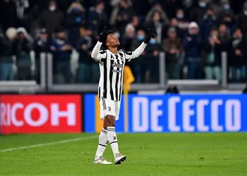 كوادرادو لحارس مرمى جنوى عن هدفه الرائع سجلته بالخطأ