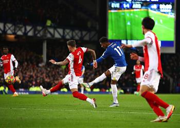 فيديو مباراة الـvar إيفرتون يخطف فوز ا قاتل ا من آرسنال أمام أنظار النني