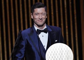 ليفاندوفسكي يوجه رسالة إلى ميسي أتمنى أن يكون صادق ا بعد فوزه بـ الكرة الذهبية