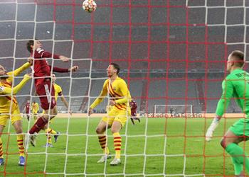 فيديو بثلاثية جديدة بايرن ميونخ يرسل برشلونة للدوري الأوروبي