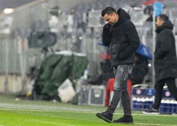 سبورت تكشف حديث تشافي العنيف مع لاعبي برشلونة بعد الخروج من دوري الأبطال