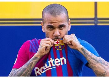 داني ألفيس سنجعل برشلونة الأفضل في العالم مرة أخرى