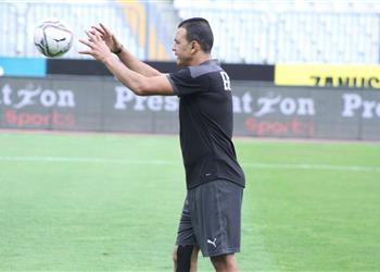 منتخب مصر لـ بطولات الحكم طرد عصام الحضري من مباراة الأردن