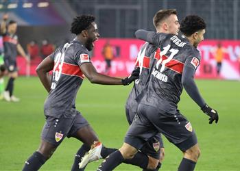 فيديو عمر مرموش يصنع ويهدر ركلة جزاء في انتصار شتوتجارت على فولفسبورج