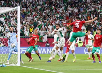 فيديو رأسية رائعة بدر بانون ي سجل هدف التعادل لـ المغرب أمام الجزائر