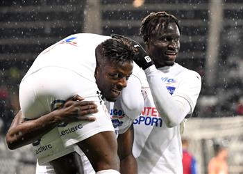 فيديو بادجي يتألق مع أميان ويسجل ثنائية أمام جرونوبل