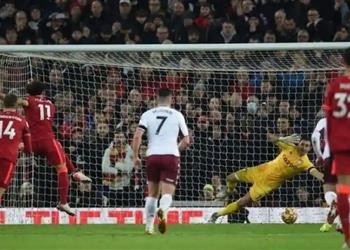 روبرتسون استفزازات حارس أستون فيلا لم تؤثر على محمد صلاح بفضل ما فعله لاعبو ليفربول