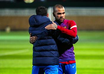 قائمة برشلونة لمواجهة بوكا جونيورز تواجد داني ألفيس