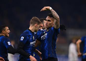 فيديو إنتر ميلان يكتسح كالياري برباعية ويظفر بصدارة الدوري الإيطالي