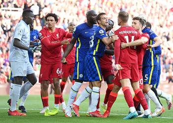 جلوب سوكر مدافع ليفربول ينافس ثنائي تشيلسي على جائزة أفضل مدافع في العالم