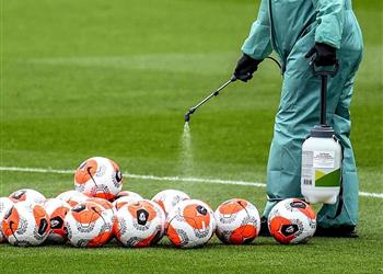 قفزة قياسية الدوري الإنجليزي يعلن زيادة أعداد المصابين بفيروس كورونا