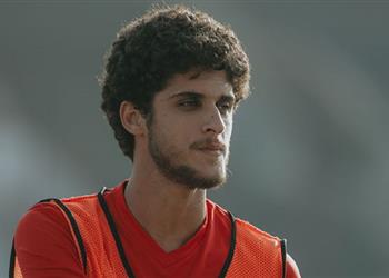 أحمد الشيخ أهدي الفوز على المقاصة للمصابين بكورونا في المصري