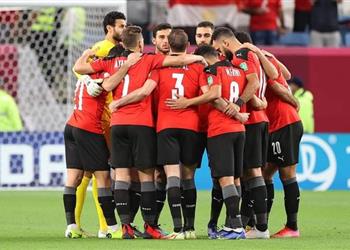 منتخب مصر بقيصه الأحمر أمام تونس في كأس العرب