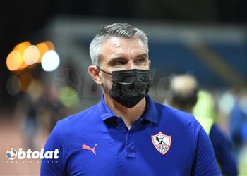 أمير مرتضى يجتمع بـ كارتيرون قبل ودية الزمالك والرائد