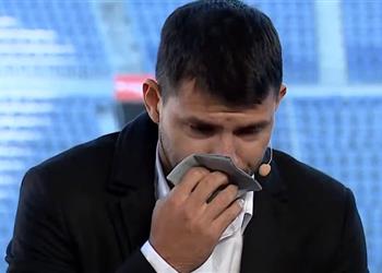 بالبكاء رسمي ا بالفيديو أجويرو ي علن اعتزاله النهائي لكرة القدم