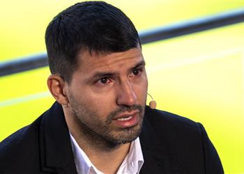 أجويرو يروي كواليس قرار اعتزاله بسبب مشكلة القلب ويوجه رسالة للاعبي برشلونة