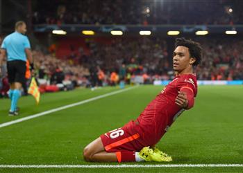 فيديو قذيفة لا ترد أرنولد يسجل هدف ليفربول الثالث أمام نيوكاسل