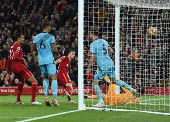 مدرب نيوكاسل عن هدف تعادل ليفربول كان يجب إيقاف المباراة