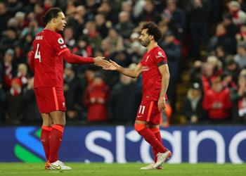 فان دايك يشيد بلاعبي ليفربول ويوجه رسالة للجماهير بعد إصابته بـ كورونا