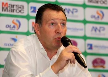 تقارير مدافع الرجاء يضع فيلموتس في ورطة قبل مواجهة الأهلي بالسوبر الإفريقي