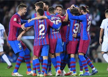 برشلونة يؤجل مفاوضات تجديد عقد لاعبه وسط ترقب ليفربول وتشيلسي