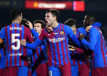 نيكو ينقذ برشلونة من فخ إلتشي ويمنحه فوز ا بثلاثية في الدوري الإسباني