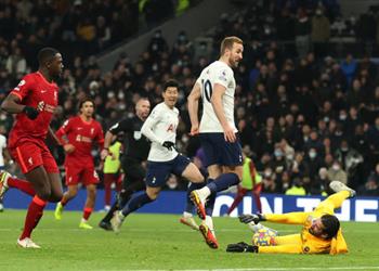 بمشاركة محمد صلاح فيديو توتنهام يقبل هدية كورونا ويوقف انتصارات ليفربول في الدوري الإنجليزي
