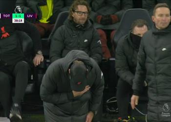 فيديو كلوب يحصل على بطاقة صفراء في مباراة ليفربول وتوتنهام