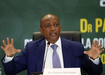 تقارير مغربية رئيس كاف يتوجه إلى الكاميرون لحسم موقف كأس الأمم الإفريقية