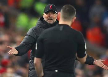 فيديو كلوب يجادل الحكم ويمازح سون هيونج مين عقب تعادل ليفربول وتوتنهام