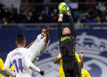 تألق حارس قادش يوقف سلسلة انتصارات ريال مدريد في الدوري الإسباني