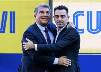 سكاي توضح تطورات صفقة برشلونة وتوريس و اللاعب البديل حال تعثرها