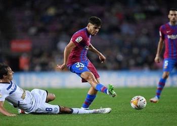 تشكيل برشلونة ضد إشبيلية في الدوري الإسباني الزلزولي وديمبلي يقودان الهجوم