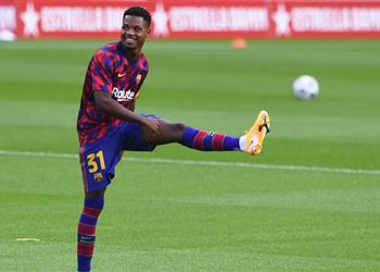 سبورت تكشف موقف فاتي من المشاركة بأولى مباريات برشلونة في 2022