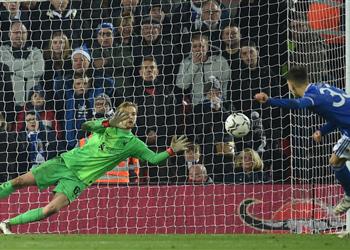 فيديو في غياب محمد صلاح كيليهر يؤهل ليفربول لنصف نهائي كأس كاراباو بفوز مثير أمام ليستر سيتي