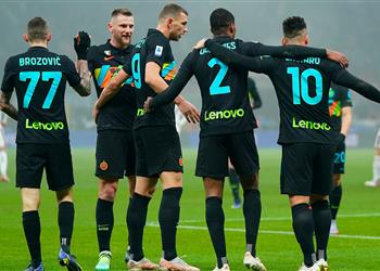 إنتر ميلان يغلق الباب في وجه روما وي علن تجديد عقد مدافعه