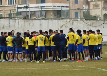 اللجنة الفنية بـ الإسماعيلي تجتمع مع اللاعبين قبل مواجهة فيوتشر