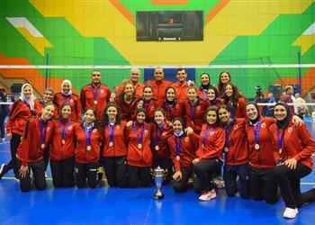 سيدات طائرة الأهلي يفوز على أصحاب الجياد ويحقق رقم ا قياسي ا